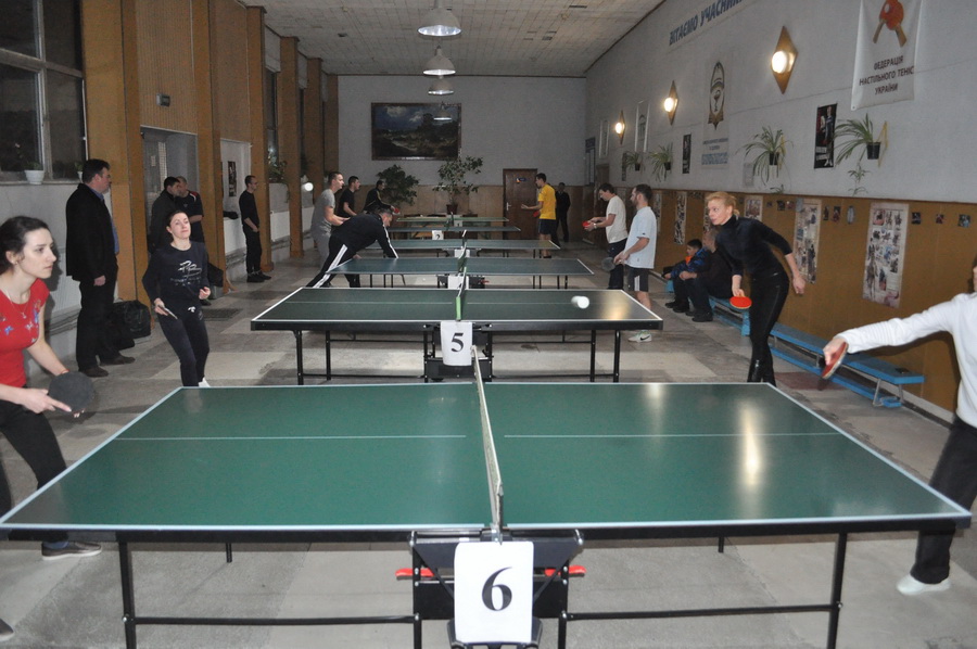 В ІФНМУ відбулись змагання з настільного тенісу серед викладачів і працівників університету (фоторепортаж)