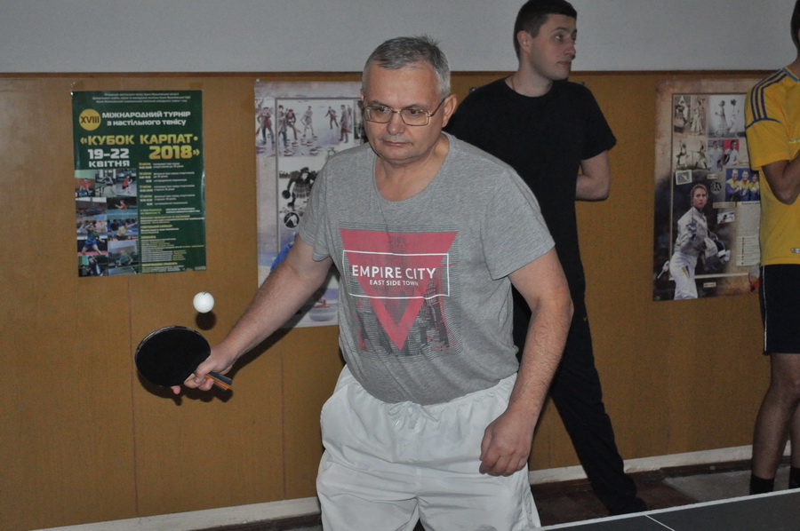 В ІФНМУ відбулись змагання з настільного тенісу серед викладачів і працівників університету (фоторепортаж)
