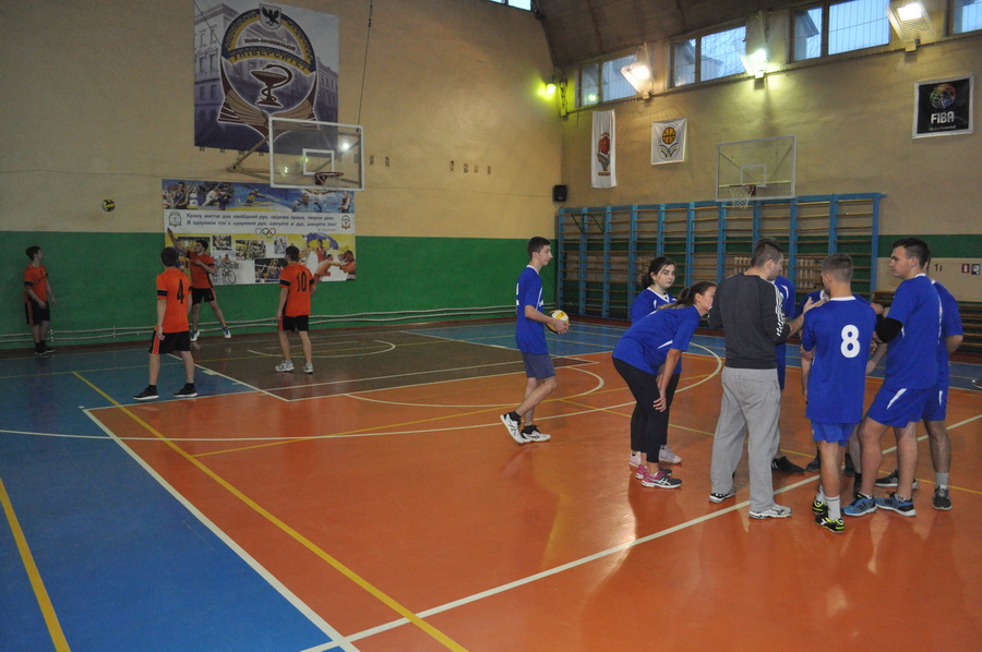 У Франківську відбулись змагання з волейболу серед студентів-медиків (фоторепортаж)
