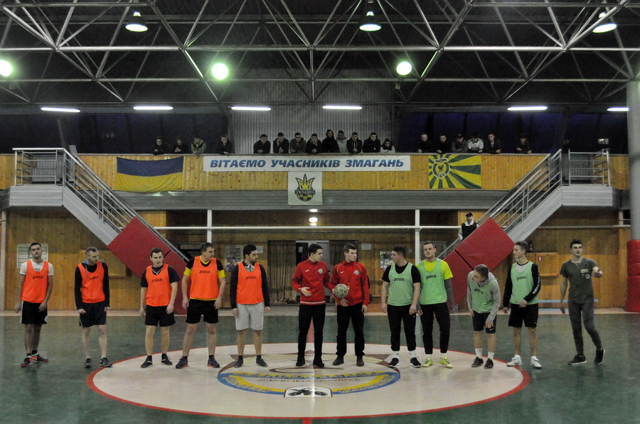В ІФНМУ почався традиційний студентський Кубок з міні-футболу (фоторепортаж)