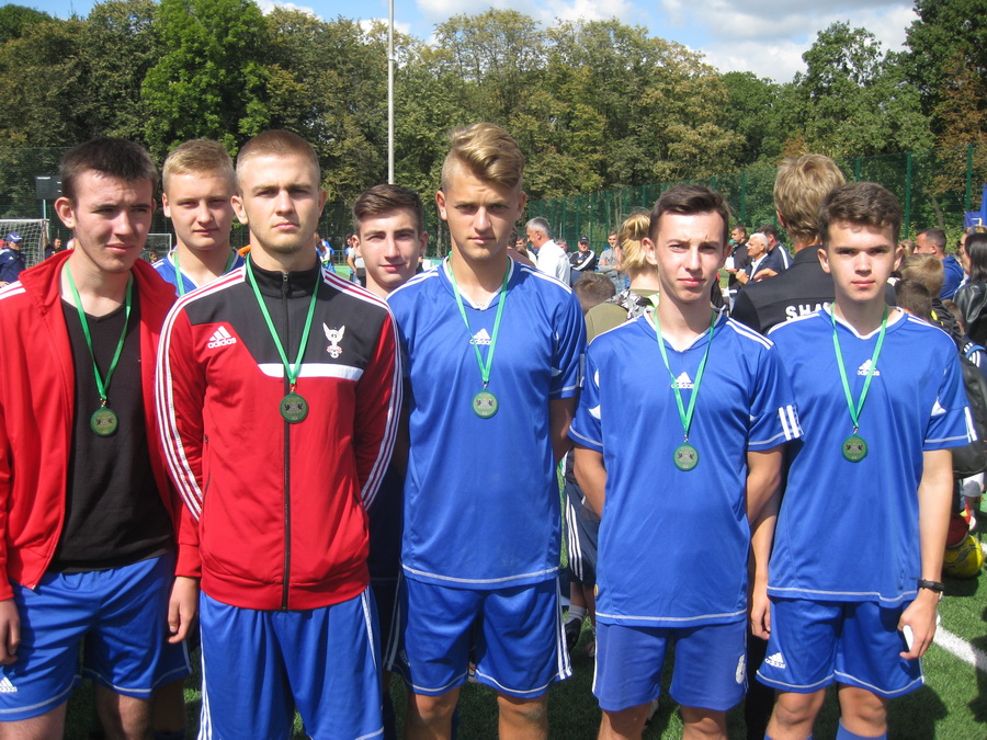 Студенти медичного коледжу ІФНМУ стали призерами футбольного турніру (фоторепортаж)